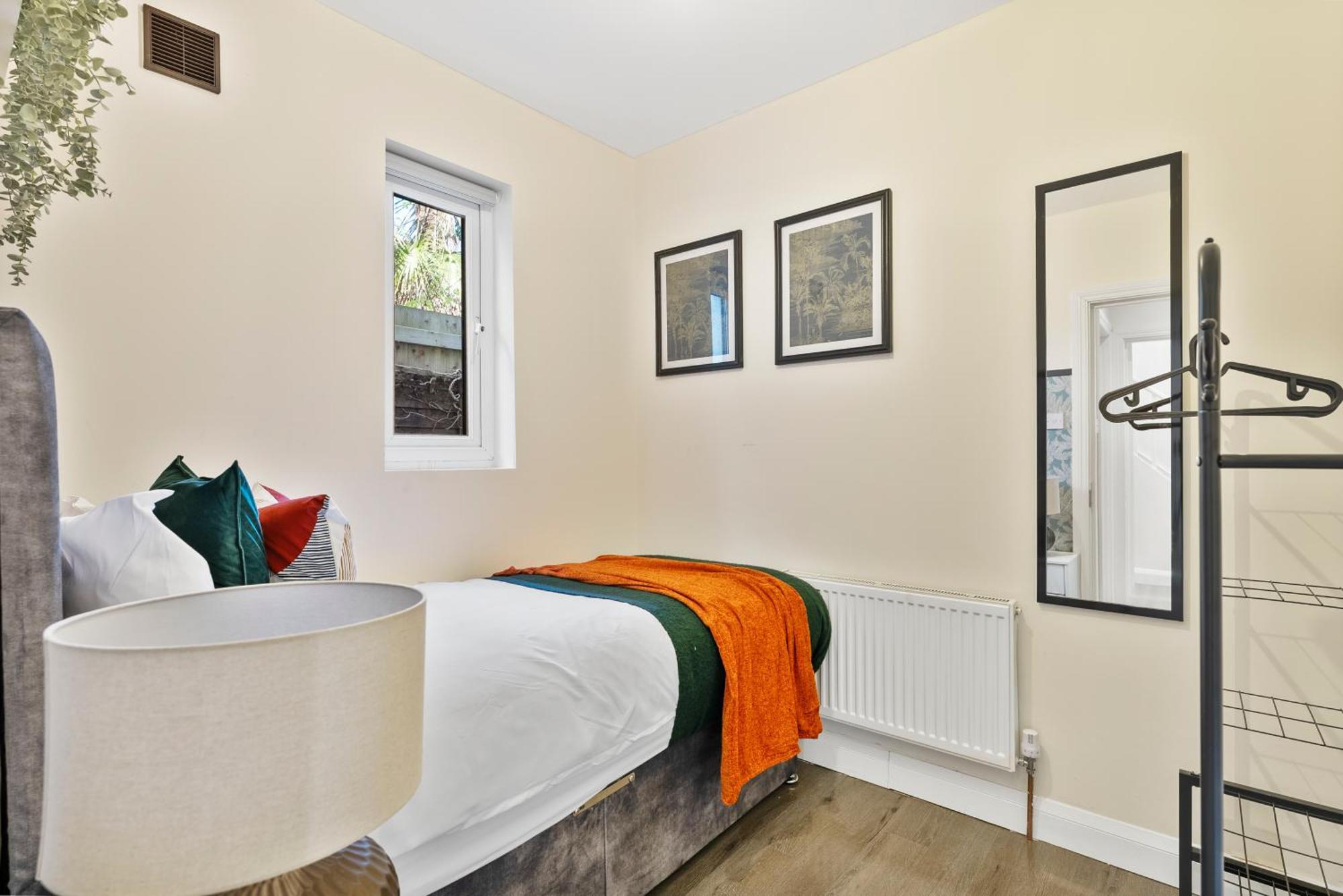 Stylish Wembley Gem - Parking -Sleeps 14 לונדון מראה חיצוני תמונה