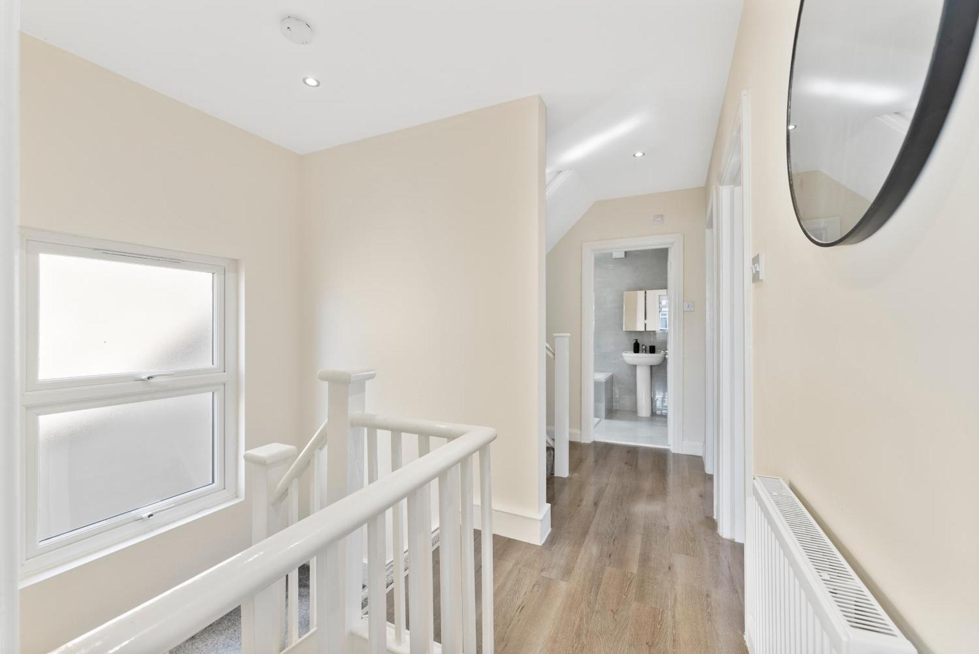Stylish Wembley Gem - Parking -Sleeps 14 לונדון מראה חיצוני תמונה