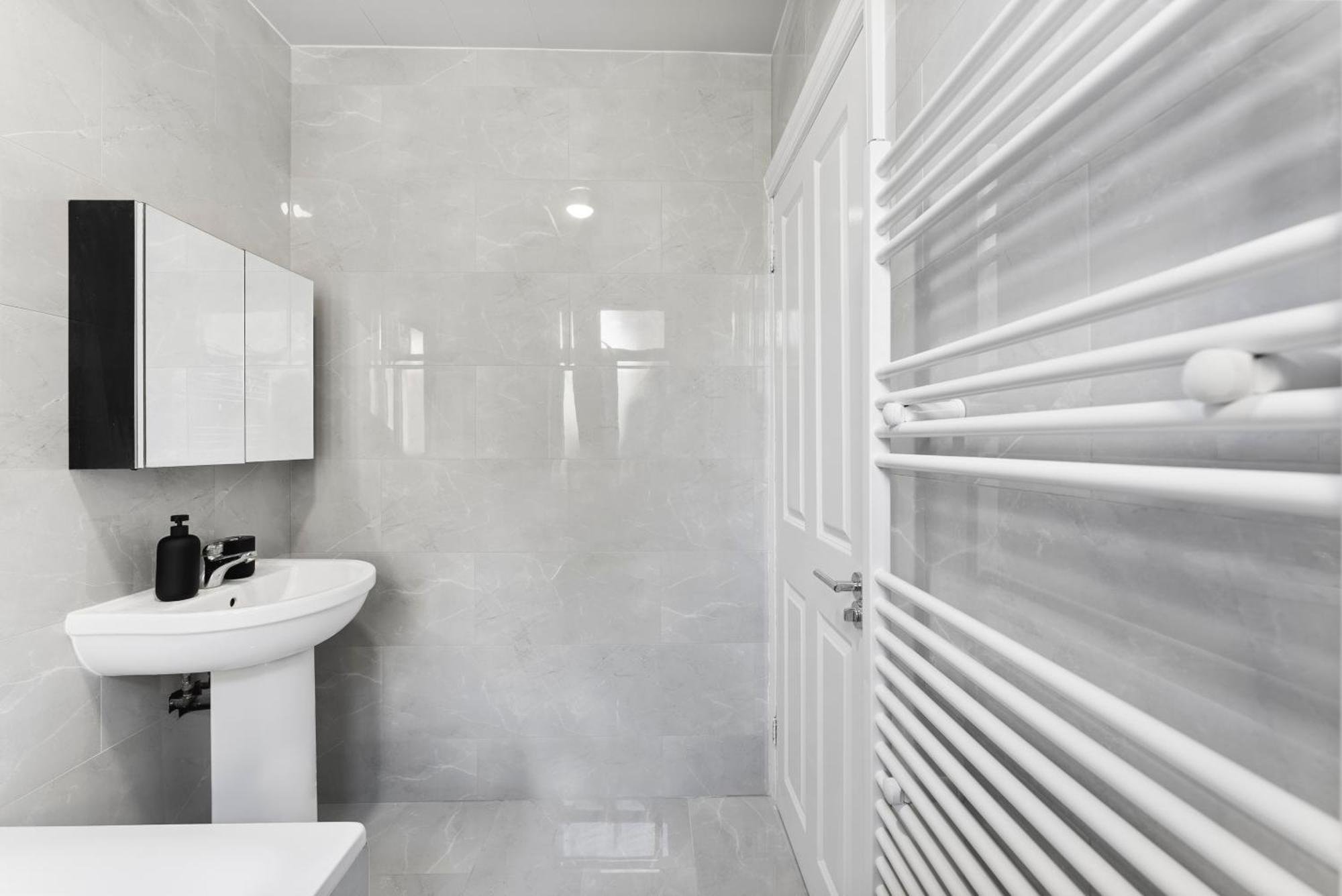 Stylish Wembley Gem - Parking -Sleeps 14 לונדון מראה חיצוני תמונה