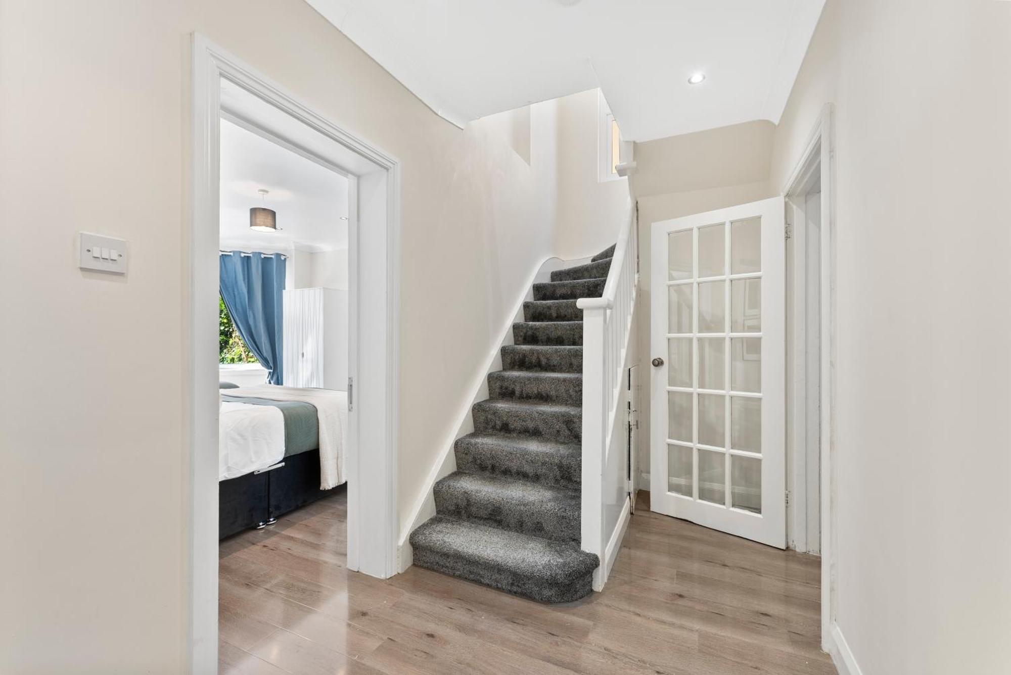 Stylish Wembley Gem - Parking -Sleeps 14 לונדון מראה חיצוני תמונה