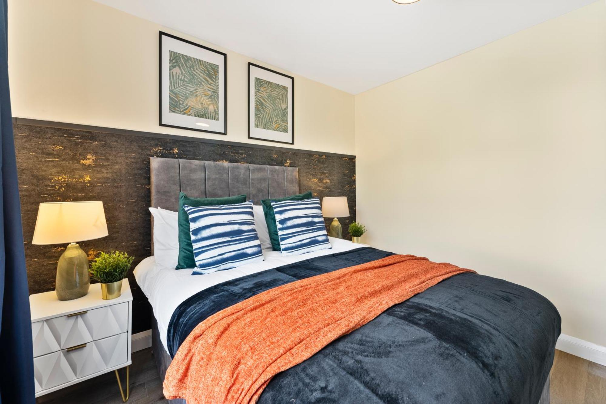 Stylish Wembley Gem - Parking -Sleeps 14 לונדון מראה חיצוני תמונה