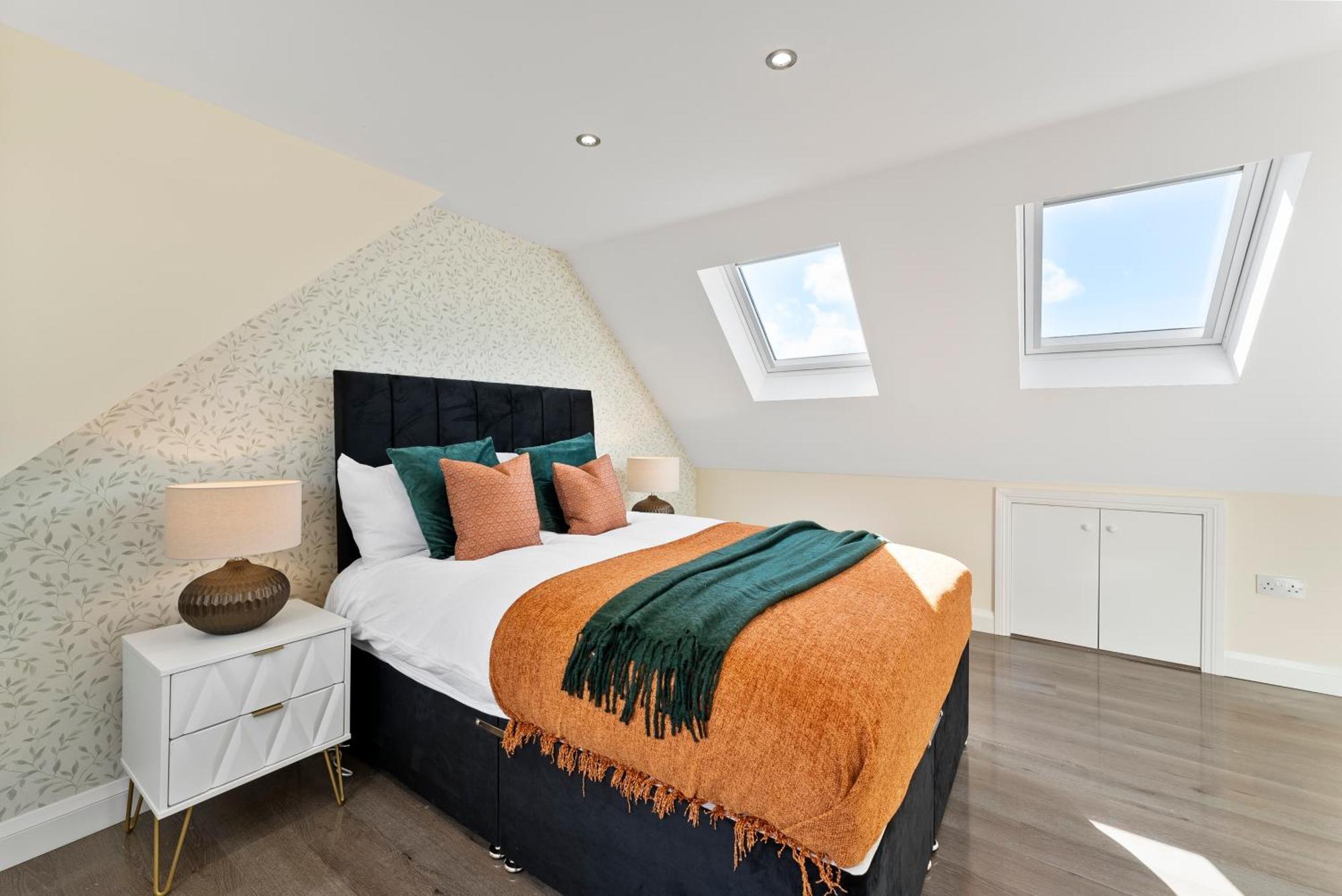 Stylish Wembley Gem - Parking -Sleeps 14 לונדון מראה חיצוני תמונה