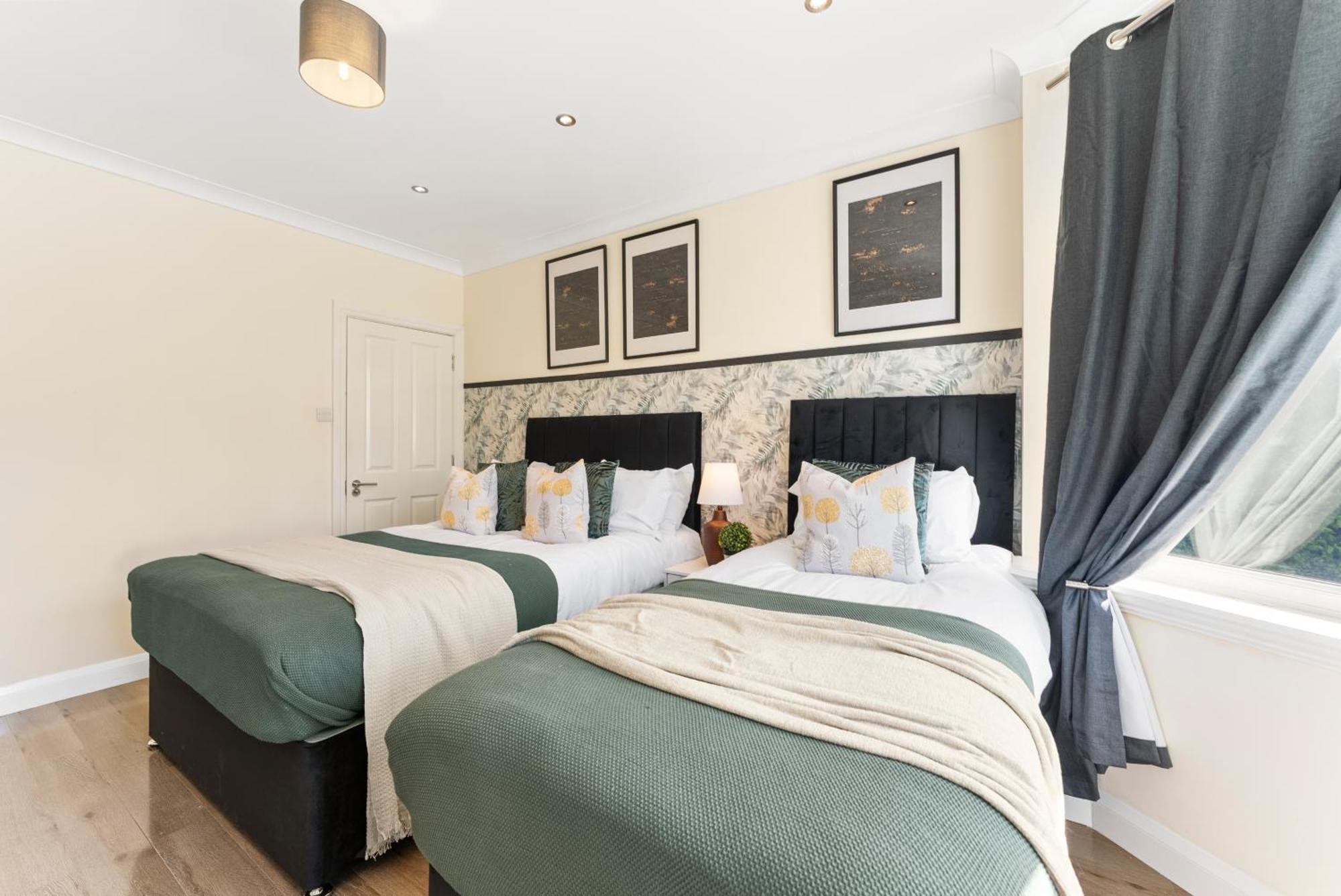 Stylish Wembley Gem - Parking -Sleeps 14 לונדון מראה חיצוני תמונה