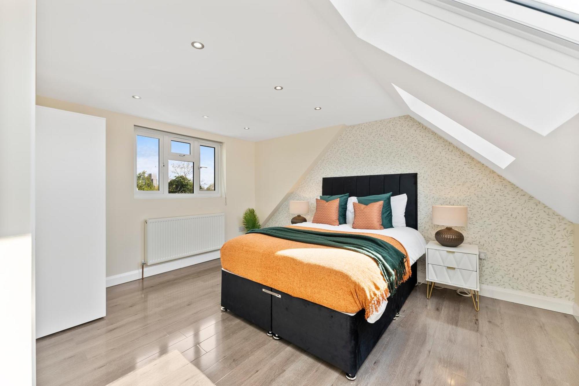 Stylish Wembley Gem - Parking -Sleeps 14 לונדון מראה חיצוני תמונה